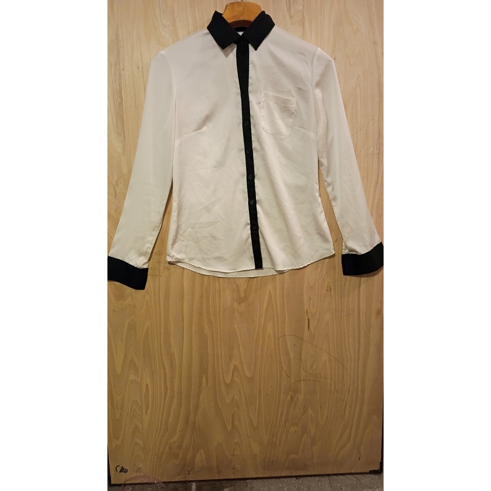 New York & Company Contrast Button Up Blouse Shirt Small. Elegant, Minimalist.